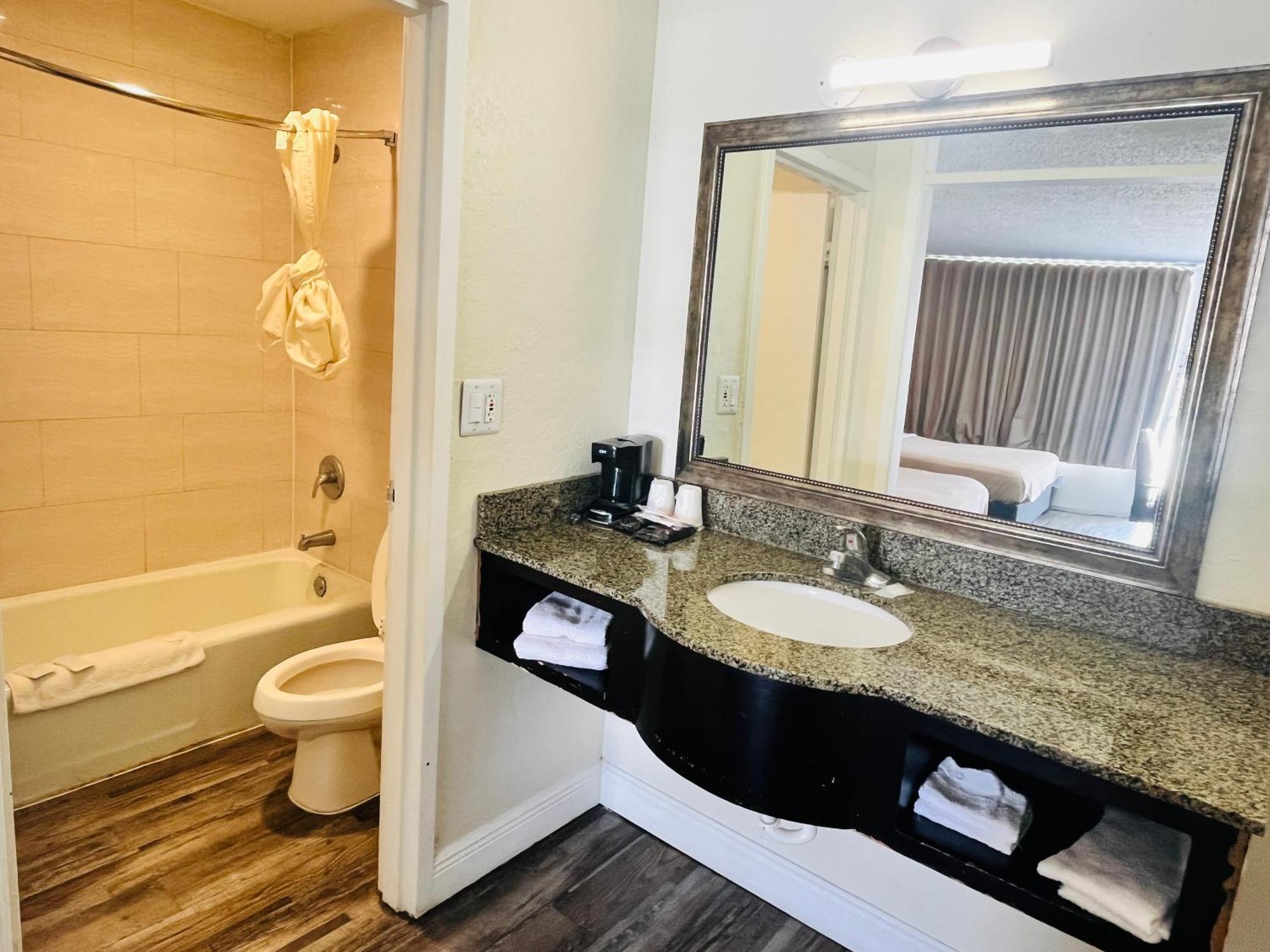 Rodeway Inn Силвър Спрингс Екстериор снимка